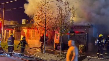 San Pedro: trabajan los rescatistas ante el voraz incendio San Pedro: trabajan los rescatistas ante el voraz incendio
