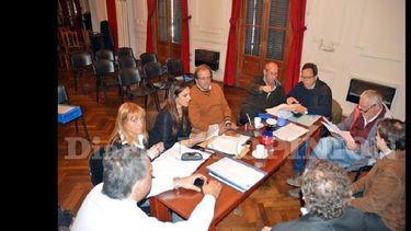 Uno de los momentos del encuentro mantenido ayer en el Salón Luis Sued del Concejo Deliberante. (LA OPINION)