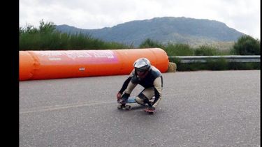 León Gómez a toda velocidad en la Pista Lolog durante una de las competencias en San Martín de los Andes. León Gómez a toda velocidad en la Pista Lolog durante una de las competencias en San Martín de los Andes.