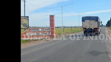 En Ocampo aún no se inauguró formalmente la repavimentación del acceso y ya se debieron tapar algunos baches. (LA OPINION)