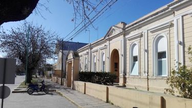 Los trabajadores del Hospital Gomendio percibirán una parte de los fondos correspondientes al Sistema de Atención Médica Organizada (SAMO), en el marco de una medida que reconoce la labor del personal de salud y busca reforzar los ingresos del sector. Los trabajadores del Hospital Gomendio percibirán una parte de los fondos correspondientes al Sistema de Atención Médica Organizada (SAMO), en el marco de una medida que reconoce la labor del personal de salud y busca reforzar los ingresos del sector.