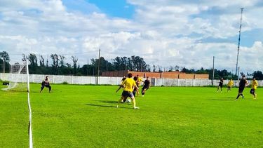 Douglas sigue de pretemporada y ya disputó dos partidos amistosos. Douglas sigue de pretemporada y ya disputó dos partidos amistosos.