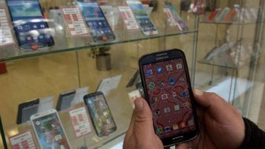 Así lo indició Sergio Massa, luego del acuerdo entre el Gobierno y las empresas que producen los teléfonos celulares en el país. Podrán pagarse en 10 cuotas.