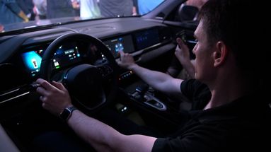 El público que presenció la presentación tuvo la oportunidad de subir a los autos y conocer el interior y la tecnología con la que está equipada el habitáculo de esta nueva línea de automóviles Renault.