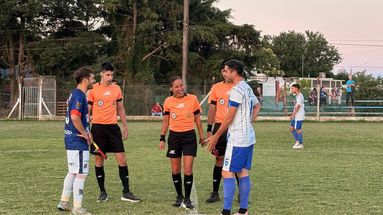 Regatas derrotó a San Martín de Pérez Millán en definición por penales tras empatar 0 a 0 al cabo de los 90 minutos en un partido disputo en cancha de Conesa por los cuartos de final de la Copa Nicoleña Regatas derrotó a San Martín de Pérez Millán en definición por penales tras empatar 0 a 0 al cabo de los 90 minutos en un partido disputo en cancha de Conesa por los cuartos de final de la Copa Nicoleña