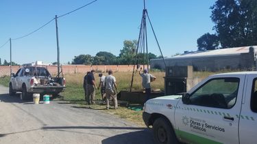 La Secretaría de Servicios Públicos informó que se completaron las tareas de recambio de la bomba de agua en el barrio Escorial, una pieza de infraestructura crítica que garantiza el abastecimiento del recurso hídrico no solo a ese vecindario, sino también a los sectores de Polo, Villa Marced y Aromitos. La Secretaría de Servicios Públicos informó que se completaron las tareas de recambio de la bomba de agua en el barrio Escorial, una pieza de infraestructura crítica que garantiza el abastecimiento del recurso hídrico no solo a ese vecindario, sino también a los sectores de Polo, Villa Marced y Aromitos.