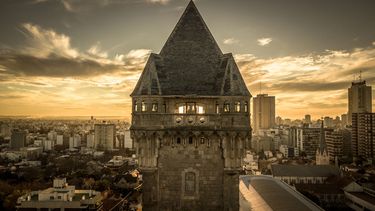 Mar del Plata posee una gran cantidad de construcciones que invitan a aprender sobre su historia y a admirar grandes proezas de la ingeniería y la arquitectura. Mar del Plata posee una gran cantidad de construcciones que invitan a aprender sobre su historia y a admirar grandes proezas de la ingeniería y la arquitectura.