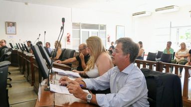 El concejal de La Libertad Avanza Eduardo Finkel, integrante del Consorcio de Caminería Rural que conforman los departamentos Ejecutivo, Deliberativo y la Rural Regional, destacó la constructiva posición del organismo tripartito en la planificación y aprobación de una incipiente y bien convivida agenda territorial encargada de dar solución a entre 200 y 300 kilómetros de tierra y ripio expandidos por el distrito. El concejal de La Libertad Avanza Eduardo Finkel, integrante del Consorcio de Caminería Rural que conforman los departamentos Ejecutivo, Deliberativo y la Rural Regional, destacó la constructiva posición del organismo tripartito en la planificación y aprobación de una incipiente y bien convivida agenda territorial encargada de dar solución a entre 200 y 300 kilómetros de tierra y ripio expandidos por el distrito.