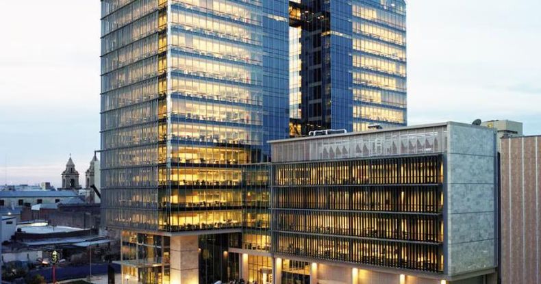 Complejo Edilicio Juan Felipe Ibarra, sede de los ministerios de Economía y Educación de la Provincia de Santiago del Estero, el primer edificio público argentino que recibió la Certificación LEED.