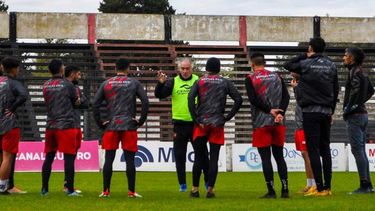 Douglas está listo para ir en busca de su segundo triunfo en el torneo y el primero en condición de local. Douglas está listo para ir en busca de su segundo triunfo en el torneo y el primero en condición de local.