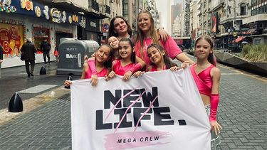 Alumnas y profesora: el Estudio de Danzas New Life de Pergamino se destacó en el Torneo FED.