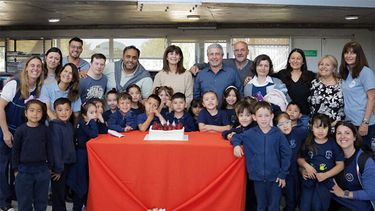 La pequeña ceremonia contó con la participación de Javier Martínez, Diego Morello, Analía Valente y los niños del jardín de infantes “La Divina Providencia”. La pequeña ceremonia contó con la participación de Javier Martínez, Diego Morello, Analía Valente y los niños del jardín de infantes “La Divina Providencia”.