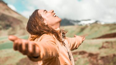 Agradecer a quienes nos precedieron es reconocer la red invisible que nos sostiene. Agradecer a quienes nos precedieron es reconocer la red invisible que nos sostiene.