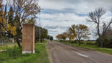 En los últimos días se intensificaron los reclamos de vecinos y conductores por el mal estado del Acceso Maiztegui, principal vía de ingreso a Villa Ramallo desde la Ruta Nacional N° 9. En los últimos días se intensificaron los reclamos de vecinos y conductores por el mal estado del Acceso Maiztegui, principal vía de ingreso a Villa Ramallo desde la Ruta Nacional N° 9.