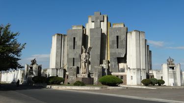 Se trata de un viaje arquitectónico por la Provincia de Buenos Aires. Se trata de un viaje arquitectónico por la Provincia de Buenos Aires.