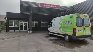 Suicidio. Un cordón sanitario, de patrulleros custodiando a la ambulancia, lo trasladó con vida al Hospital San José donde tuvo pocos minutos de sobrevida. Suicidio. Un cordón sanitario, de patrulleros custodiando a la ambulancia, lo trasladó con vida al Hospital San José donde tuvo pocos minutos de sobrevida.