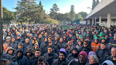 Tras otro fracaso de negociaciones, sigue el paro de UOM San Nicolás en Ternium este viernes. Tras otro fracaso de negociaciones, sigue el paro de UOM San Nicolás en Ternium este viernes.