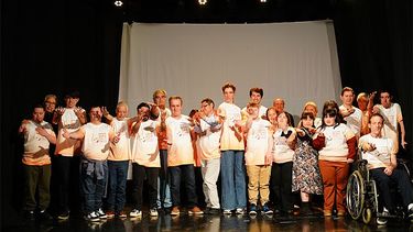 El Grupo de Actores Especiales sobre el escenario. El Grupo de Actores Especiales sobre el escenario.