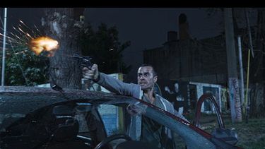 Gatillero: un único plano secuencia continuo de 80 minutos, cargado de tensión, acción y crudeza.