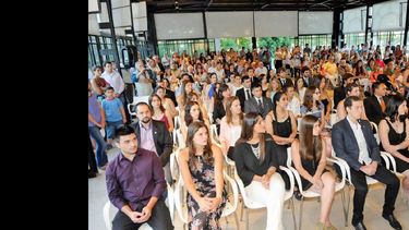 Graduados de ambas sedes recibieron su diploma. (UNNOBA)