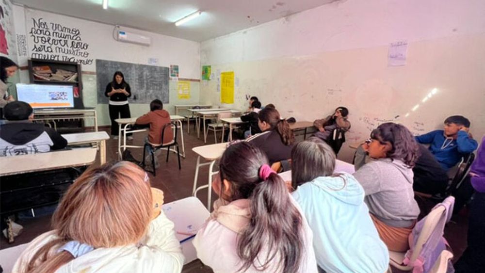 La arqueóloga Florencia Vázquez encabezó una nueva jornada de talleres en instituciones educativas de Pergamino. La arqueóloga Florencia Vázquez encabezó una nueva jornada de talleres en instituciones educativas de Pergamino.