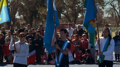 Elba Labbate, Alexis Chávez y Morena Pugin, los abanderados durante el acto.