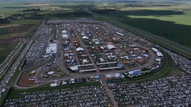 Tal como estaba acordado, el Predio Ferial y Autódromo de San Nicolás será durante varios años más sede de la muestra agroindustrial Expoagro. Tal como estaba acordado, el Predio Ferial y Autódromo de San Nicolás será durante varios años más sede de la muestra agroindustrial Expoagro.