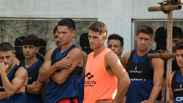 Jugadores del Rojinegro, en la primera práctica de la semana, continuando con la preparación. Jugadores del Rojinegro, en la primera práctica de la semana, continuando con la preparación.