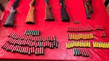 En el operativo de Arrecifes: las armas de fuego eran cinco escopetas y las municiones más de un centenar. En el operativo de Arrecifes: las armas de fuego eran cinco escopetas y las municiones más de un centenar.