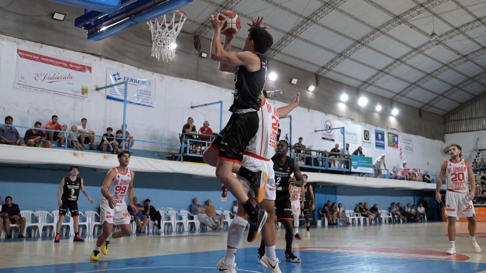 Pergamino Básquet no logra despegar: peleó ante La Unión pero no pudo cantar victoria.