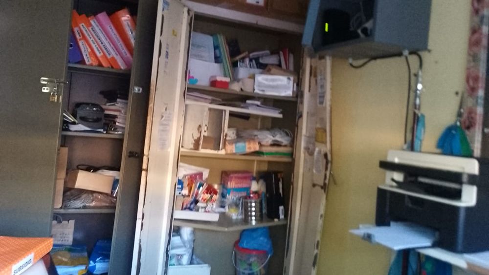 El Jardín de Infantes 913 “Rosana Cura”, del barrio Centenario de Pergamino, sufrió un robo con destrozos y lanzó una campaña solidaria. El Jardín de Infantes 913 “Rosana Cura”, del barrio Centenario de Pergamino, sufrió un robo con destrozos y lanzó una campaña solidaria.