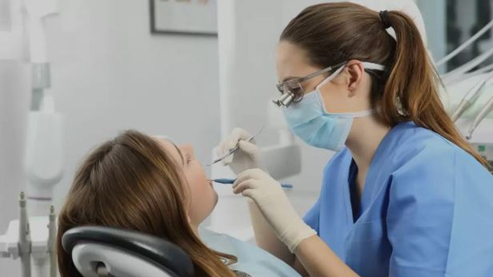 El Día del Odontólogo se celebra cada 3 de octubre en la Argentina en honor a los profesionales que se dedican a la salud dental y a la prevención de enfermedades bucales.