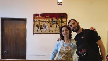 Rami y su mamá, unidos por la tradición siria, en KRD Food. Rami y su mamá, unidos por la tradición siria, en KRD Food.
