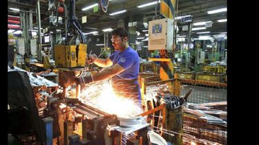 El ámbito de la industria es uno de los más resentidos y esto va en detrimento de las economías regionales. (ARCHIVO LA OPINION)