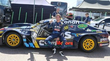 Alfonso Domenech junto al Toyota Camry con el que cumplió el sueño de debutar en TC. Alfonso Domenech junto al Toyota Camry con el que cumplió el sueño de debutar en TC.