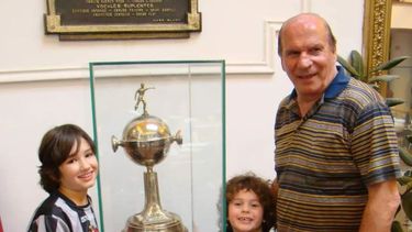 Juan Miguel Echecopar ganó todo con Estudiantes de la Plata y es leyenda en Douglas Haig. Juan Miguel Echecopar ganó todo con Estudiantes de la Plata y es leyenda en Douglas Haig.