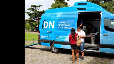 Uno de los puestos móviles se ubicó en las puertas del Museo de la Ciudad. (GOBIERNO DE PERGAMINO)