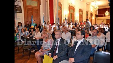 Con una importante convocatoria, la ceremonia se llevó a cabo en el recinto de Concejo Deliberante. (LA OPINION)