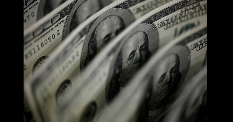 La moneda informal perdió $20, la primera baja en el mes y la más pronunciada desde abril pasado, y cerró en los $760 para la venta y $750 en la compra.