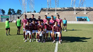 Una foto del equipo que presentó Silvio Iuvalé en Chivilcoy ante Gimnasia y Esgrima uno de los encumbrados de la Zona C Una foto del equipo que presentó Silvio Iuvalé en Chivilcoy ante Gimnasia y Esgrima uno de los encumbrados de la Zona C