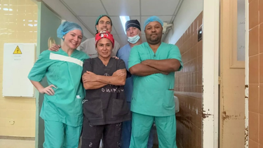 Un hombre que ingresó este fin de semana al Hospital Municipal Dr. Emilio Ruffa con un cuadro de extrema gravedad, producto de un conflicto familiar, evoluciona favorablemente luego de ser intervenido de urgencia por el equipo médico local. Un hombre que ingresó este fin de semana al Hospital Municipal Dr. Emilio Ruffa con un cuadro de extrema gravedad, producto de un conflicto familiar, evoluciona favorablemente luego de ser intervenido de urgencia por el equipo médico local.