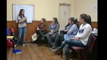 La jornada fue dictada por Bernardi, coordinadora de la Asociación SER+. (GOBIERNO DE PERGAMINO)