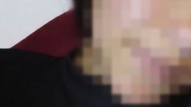 A la adolescente la interceptaron desde atrás una mujer y un varón en inmediaciones del polideportivo del barrio Hernández. A la adolescente la interceptaron desde atrás una mujer y un varón en inmediaciones del polideportivo del barrio Hernández.