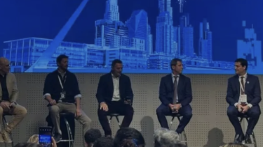 José Luis Espert fué abucheado por insultar a Florencia Kirchner