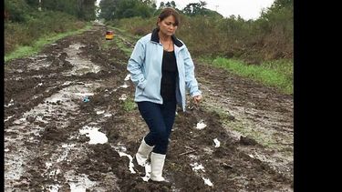María del Huerto Ratto en recorrida por caminos rurales en mal estado. (PRENSA DIPUTADA RATTO)
