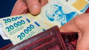 Hace pocos meses atrás, los nicoleños que salían a almorzar o cenar en restaurantes locales optaban por abonar el ticket final en tarjeta de crédito. Era una modalidad que parecía crecer a gran escala, principalmente entre las familias tipo que consumían, al menos, entre $60.000 y $80.000. Hace pocos meses atrás, los nicoleños que salían a almorzar o cenar en restaurantes locales optaban por abonar el ticket final en tarjeta de crédito. Era una modalidad que parecía crecer a gran escala, principalmente entre las familias tipo que consumían, al menos, entre $60.000 y $80.000.