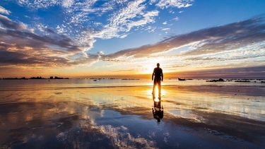 Chamanismo: El universo es cuántico: esto quiere decir que hay infinitas variables de espacio-tiempo. Chamanismo: El universo es cuántico: esto quiere decir que hay infinitas variables de espacio-tiempo.