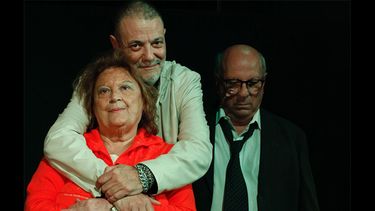 Los protagonistas de La Valija: Beba Bienzobas, Fabián Vitelli y Néstor “Coca” Bienzobas. Los protagonistas de La Valija: Beba Bienzobas, Fabián Vitelli y Néstor “Coca” Bienzobas.