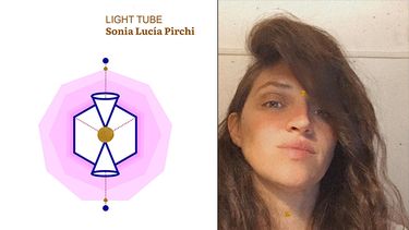 La artista visual Sonia Pirchi participa con su obra Light Tube.