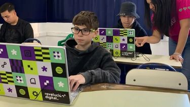 San Nicolás completó una nueva edición de la Academia Siguiente Nivel, el innovador programa municipal de formación en desarrollo de videojuegos 3D que ya capacitó a más de 160 estudiantes. San Nicolás completó una nueva edición de la Academia Siguiente Nivel, el innovador programa municipal de formación en desarrollo de videojuegos 3D que ya capacitó a más de 160 estudiantes.